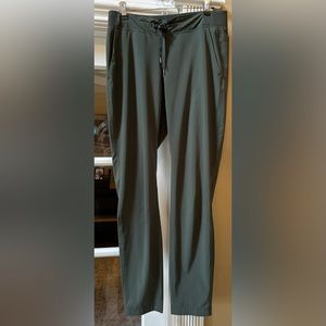 Athleta Midtown Ankle Reflective Cuff pants